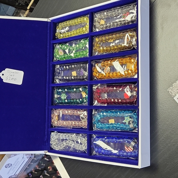 12 seasons holiday bracelets set - Picture 3 of 8